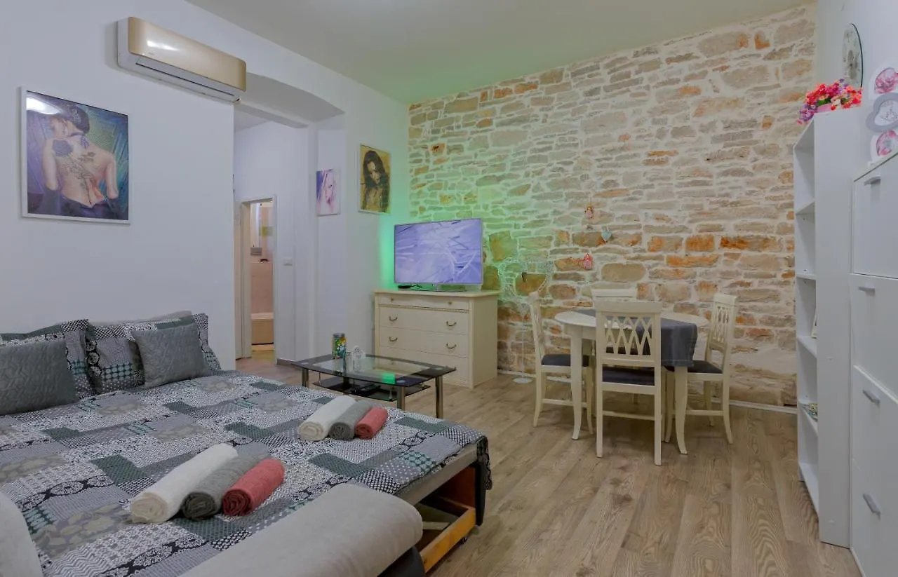Rich Apartment Pula