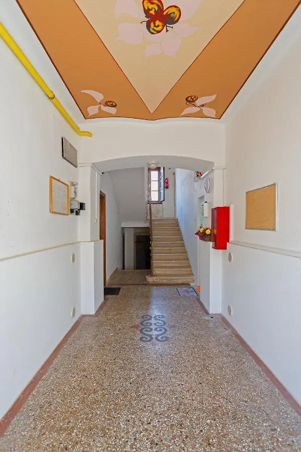 Rich Apartment Pula